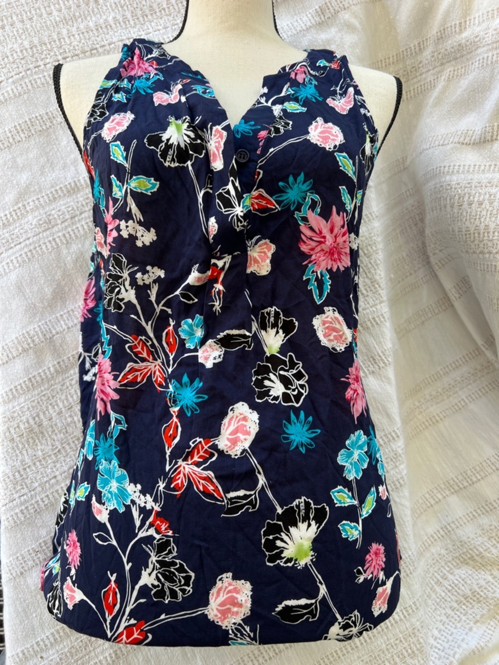 Kenar Navy Floral V-Neck Sleeveless Blouse
